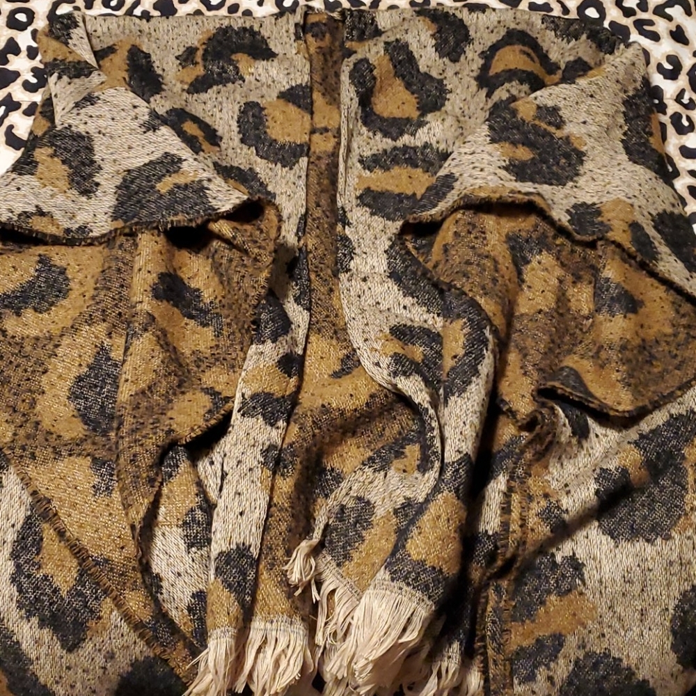 Leopard pancho
